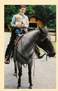 Blue Belle tr&auml;gt Mutter und Sohn